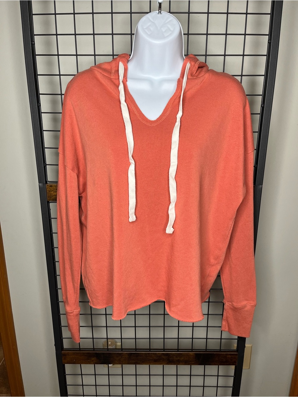Colsie Coral V-Neck Hooded Pullover with Drawstrings Size Small